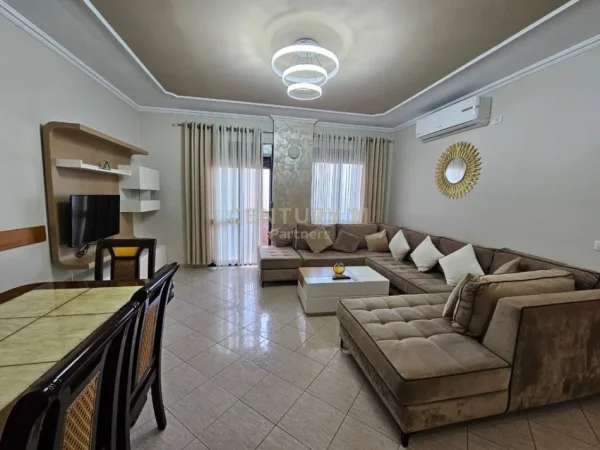 Tirane, jepet me qera apartament 2+1 Kati 8, 110 m² 850 € (Ish Parku)