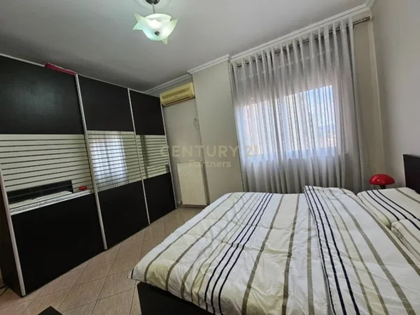 Tirane, jepet me qera apartament 2+1 Kati 8, 110 m² 850 € (Ish Parku)