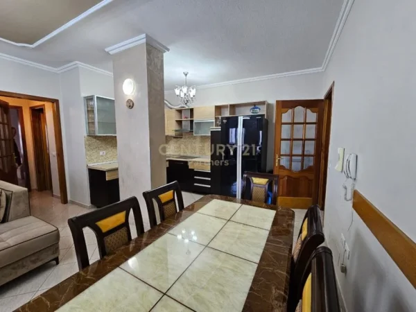 Tirane, jepet me qera apartament 2+1 Kati 8, 110 m² 850 € (Ish Parku)