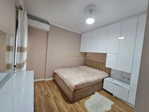 Tirane, jepet me qera apartament 2+1 Kati 8, 110 m² 850 € (Ish Parku)