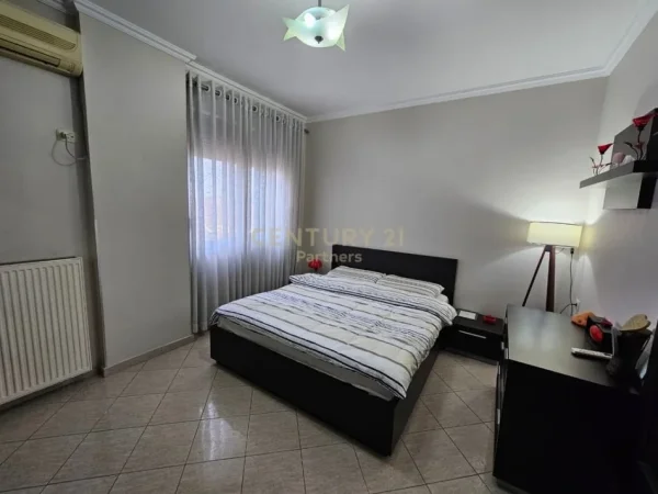 Tirane, jepet me qera apartament 2+1 Kati 8, 110 m² 850 € (Ish Parku)