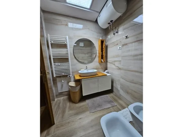 Tirane, jepet me qera apartament 2+1 Kati 8, 110 m² 850 € (Ish Parku)