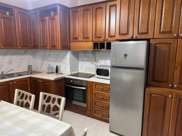 Tirane, jepet me qera apartament 2+1 Kati 4, 85 m² 650 € (Don Bosko)