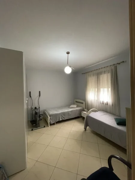 Tirane, jepet me qera apartament 2+1+Ballkon Kati 3, 100 m² 600 € 