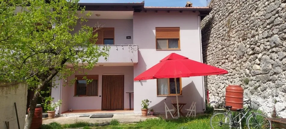 Kruje, jepet me qera Vile 3+1+Aneks+Ballkon Kati 2, 240 m² 530 € 