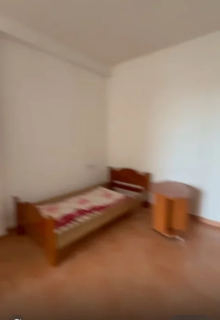 Tirane, jepet me qera apartament 2+1+Ballkon Kati 5, 110 m² 350 € Yzberisht