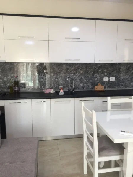Tirane, jepet me qera apartament 1+1+Ballkon Kati 4, 60 m² 500 € (ASTIR sima com)