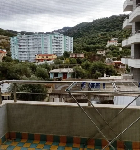 Vlore, jepet me qera apartament 2+1+Ballkon , 500 € 