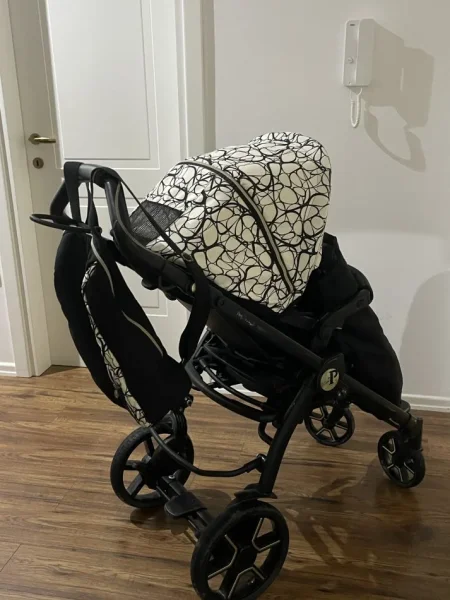 Tirane, shes Karroce per femije 35.000 lek