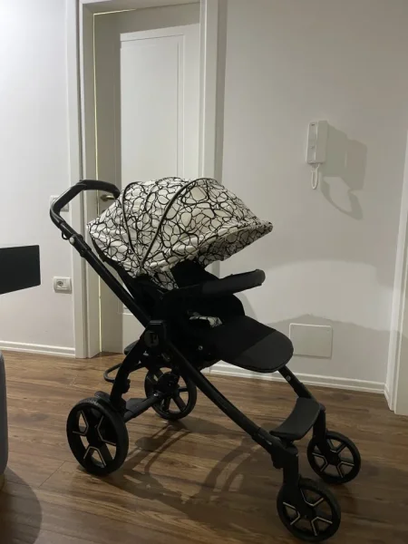 Tirane, shes Karroce per femije 35.000 lek