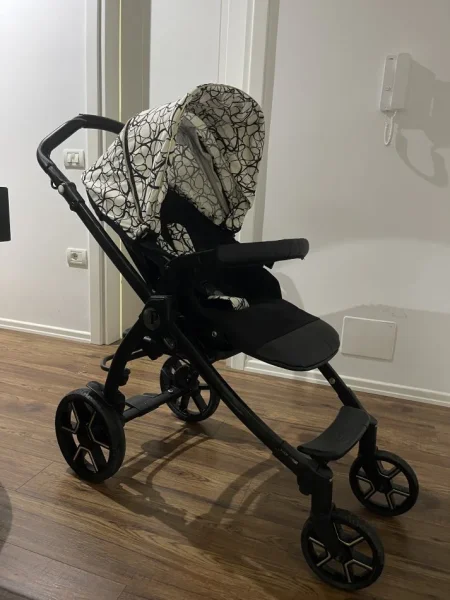 Tirane, shes Karroce per femije 35.000 lek