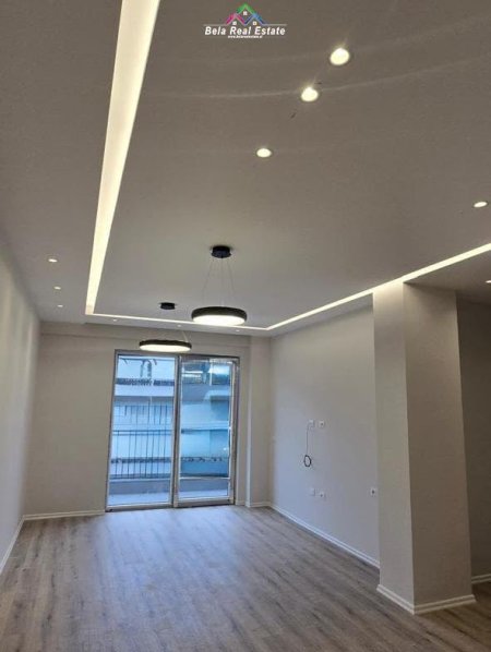 Tirane, jepet me qera zyre Kati 6, 100 m² 900 € (Rruga Viktor Eftimiu)