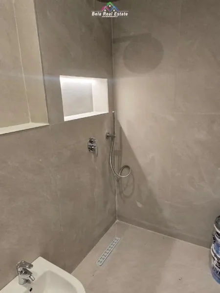 Tirane, jepet me qera zyre Kati 6, 100 m² 900 € (Rruga Viktor Eftimiu)