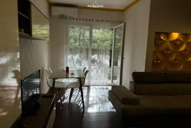 Tirane, jepet me qera apartament 2+1 Kati 1, 130 m² 780 € (Rruga Hamdi Garunja)