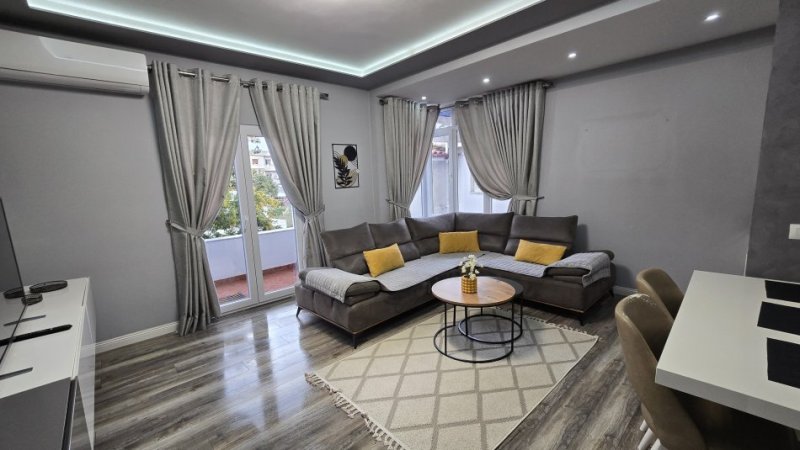 Tirane, jepet me qera apartament 2+1+Ballkon Kati 2, 115 m² 650 € (sauk)