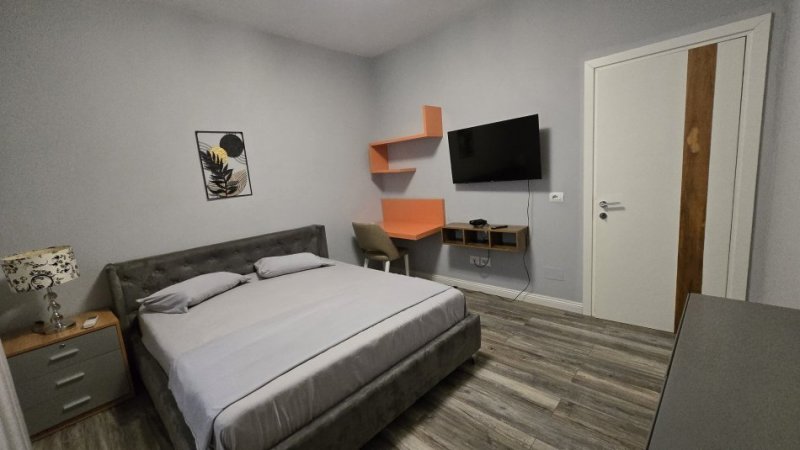 Tirane, jepet me qera apartament 2+1+Ballkon Kati 2, 115 m² 650 € (sauk)