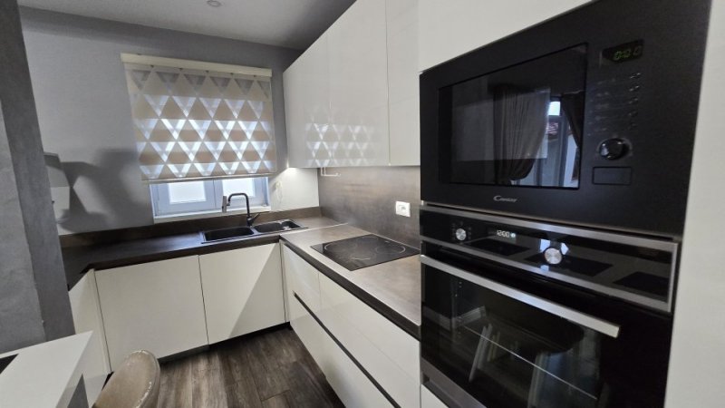 Tirane, jepet me qera apartament 2+1+Ballkon Kati 2, 115 m² 650 € (sauk)