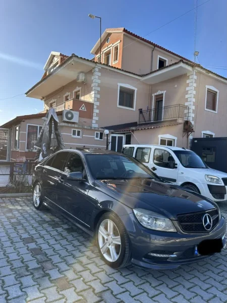 Berat, shitet makine Mercedes Benz Benzin+Gaz, gri e erret automatik Kondicioner 266.000 km 8.000 €