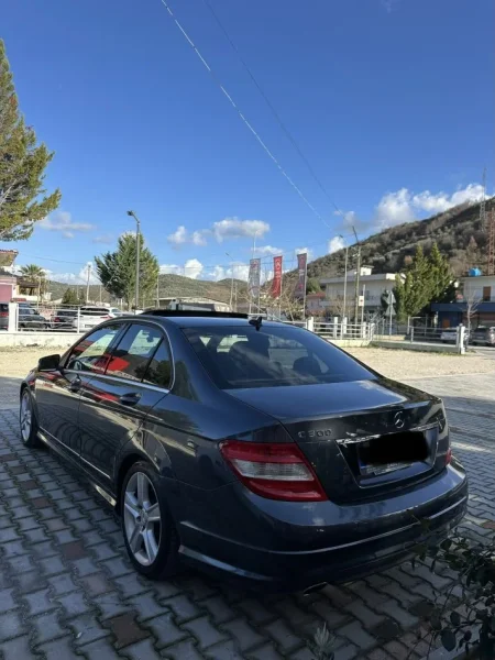 Berat, shitet makine Mercedes Benz Benzin+Gaz, gri e erret automatik Kondicioner 266.000 km 8.000 €