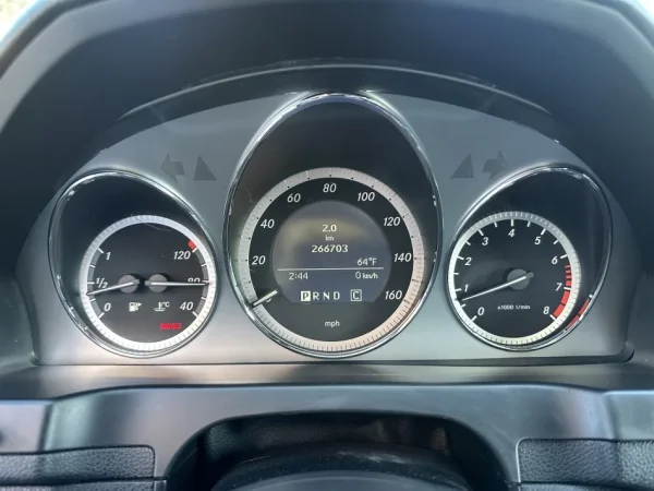 Berat, shitet makine Mercedes Benz Benzin+Gaz, gri e erret automatik Kondicioner 266.000 km 8.000 €