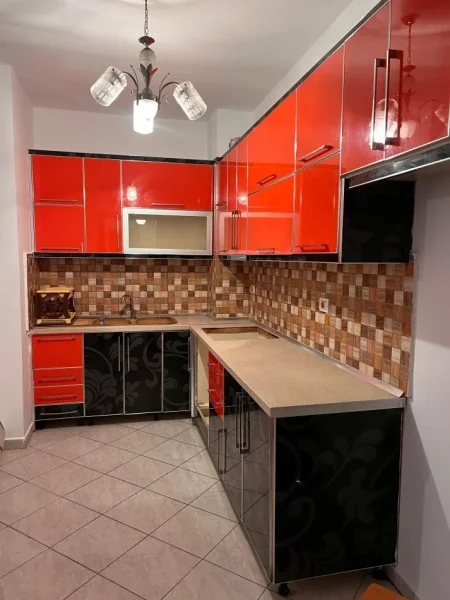 Tirane, jepet me qera apartament 2+1 Kati 3, 90 m² 420 € 