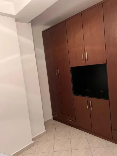 Tirane, jepet me qera apartament 2+1 Kati 3, 90 m² 420 € 