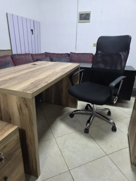 Tirane, Shiten 3 sete 250 € Per Set