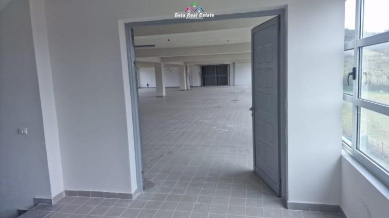 Tirane, jepet me qera magazine Kati 2, 720 m² 2.200 € (Prush)