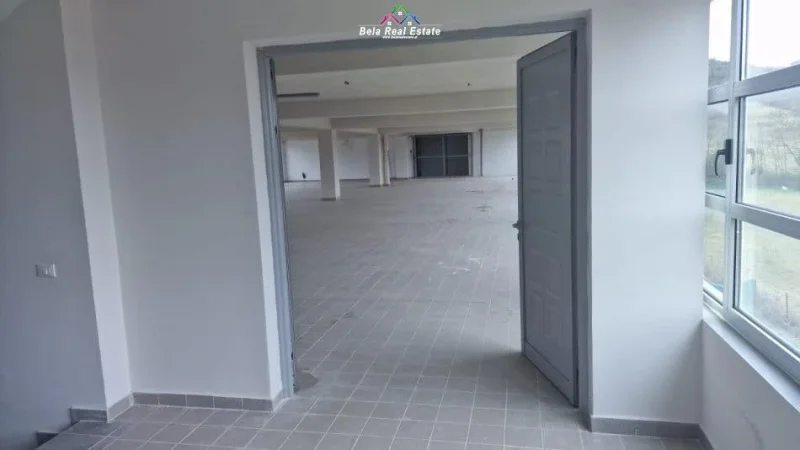 Tirane, jepet me qera magazine Kati 2, 720 m² 2.200 € (Prush)