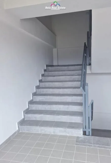 Tirane, jepet me qera magazine Kati 2, 720 m² 2.200 € (Prush)