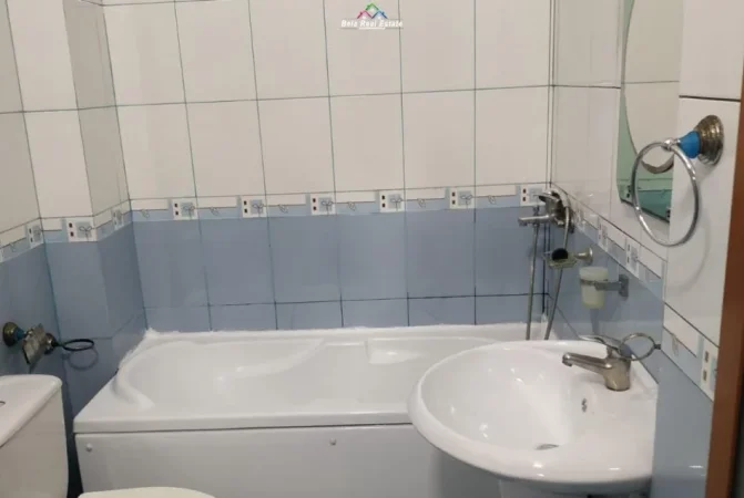 jepet me qera apartament 2+1 Kati 4, 80 m² 570 € (Rruga Riza Cerova)