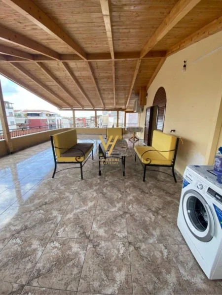 Tirane, jepet me qera apartament 1+1+Ballkon Kati 3, 75 m² 400 € (FRESKU)