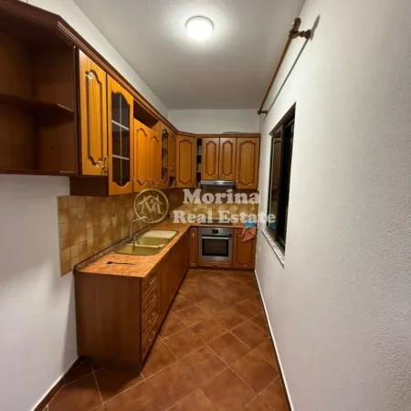 Tirane, jepet me qera shtepi 2+1 Kati 1, 120 m² 450 € (Laprake)