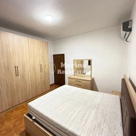 Tirane, jepet me qera shtepi 2+1 Kati 1, 120 m² 450 € (Laprake)