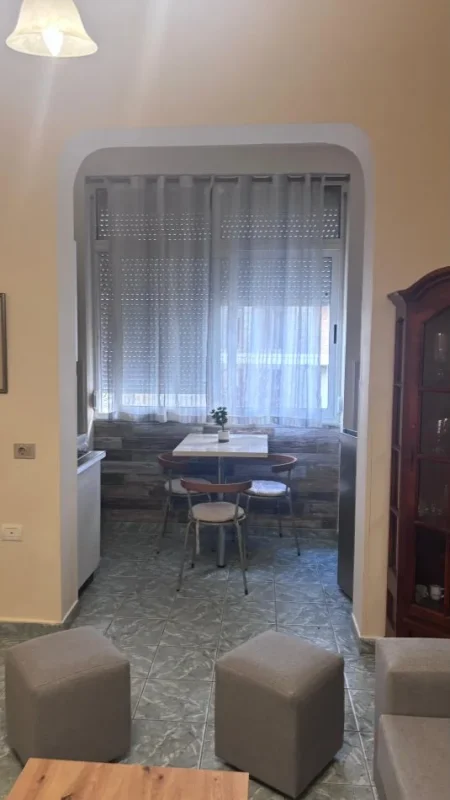 Tirane, jepet me qera apartament 2+1 , 57 m² 500 € 