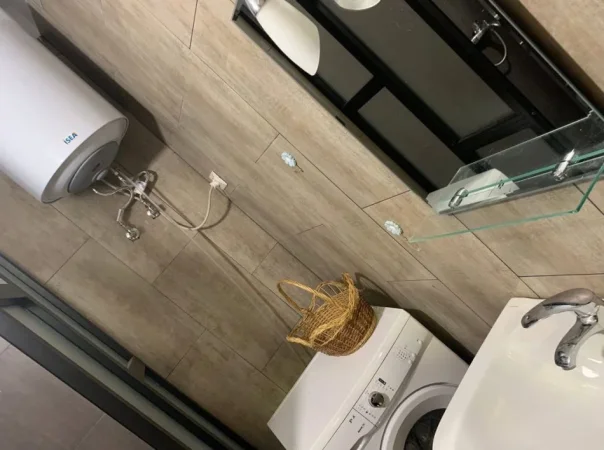 Tirane, jepet me qera apartament 1+1 Kati 3, 65 m² 450 € (RRUGA ELBASANIT)