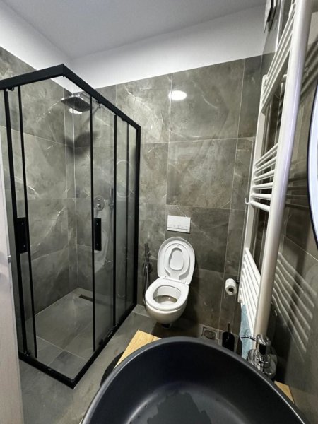 Tirane, jepet me qera apartament 1+1 Kati 4, 54 m² 700 € (Komuna e Parisit)