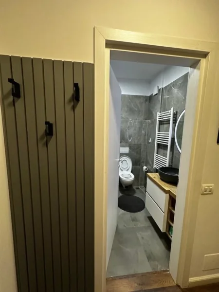 Tirane, jepet me qera apartament 1+1 Kati 4, 54 m² 700 € (Komuna e Parisit)