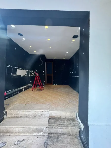 Tirane, jepet me qera dyqan Kati 0, 20 m² 600 € (RRUGA E ELBASANIT)