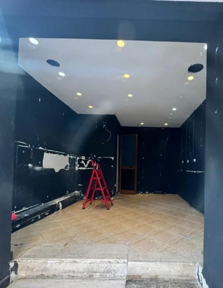 Tirane, jepet me qera dyqan Kati 0, 20 m² 600 € (RRUGA E ELBASANIT)