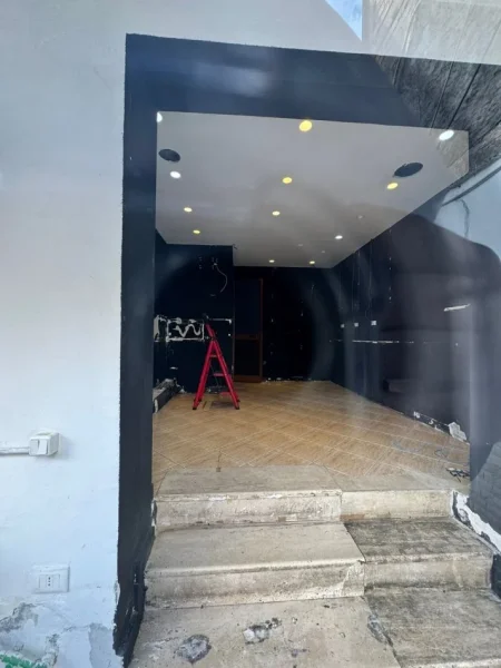 Tirane, jepet me qera dyqan Kati 0, 20 m² 600 € (RRUGA E ELBASANIT)