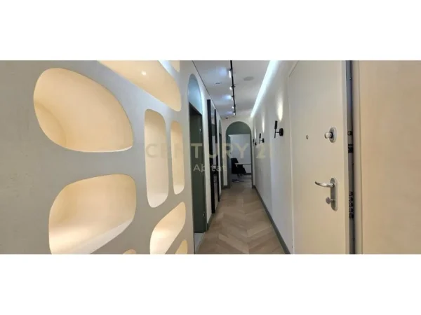 Tirane, jepet me qera zyre Kati 1, 150 m² 3.000 € (rruga e kosovareve)