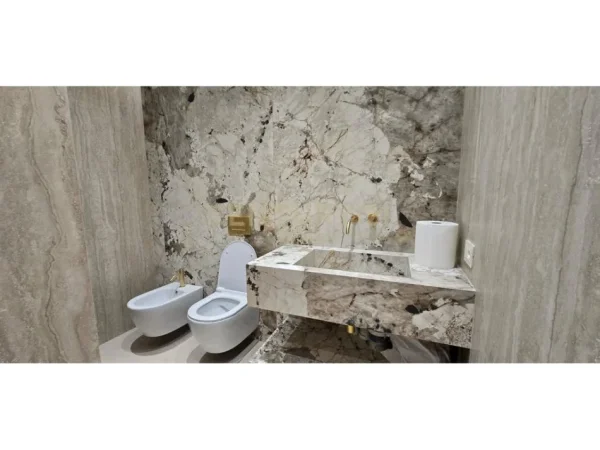 Tirane, jepet me qera zyre Kati 1, 150 m² 3.000 € (rruga e kosovareve)