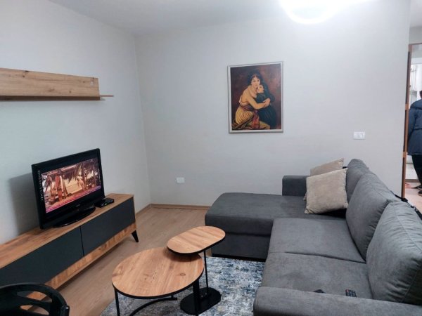 Tirane, jepet me qera apartament 2+1+Ballkon Kati 4, 85 m² 700 € (21 DHJETORI)