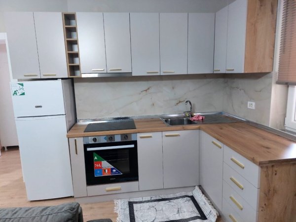 Tirane, jepet me qera apartament 2+1+Ballkon Kati 4, 85 m² 700 € (21 DHJETORI)