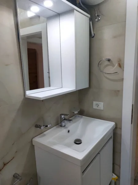 Tirane, jepet me qera apartament 2+1+Ballkon Kati 4, 85 m² 700 € (21 DHJETORI)