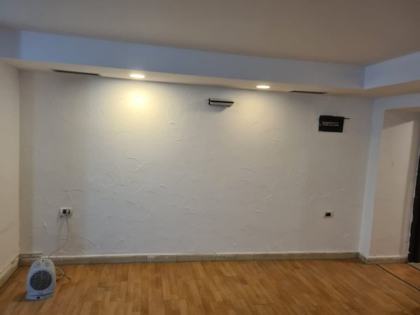 Tirane, jepet me qera ambjent biznesi Kati -1, 50 m² 350 € (Stadiumi Dinamo)