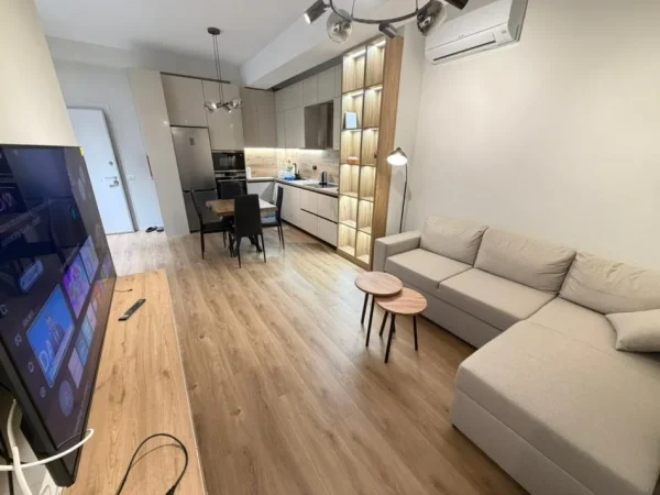 Tirane, jepet me qera apartament 1+1 Kati 5, 65 m² 