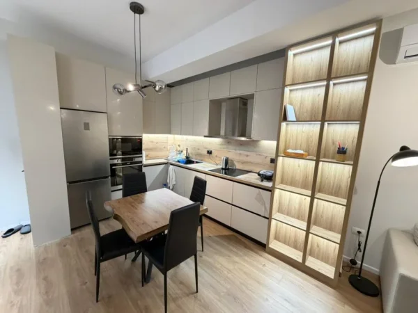 Tirane, jepet me qera apartament 1+1 Kati 5, 65 m² 