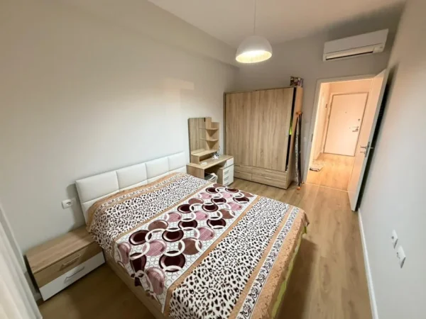 Tirane, jepet me qera apartament 1+1 Kati 5, 65 m² 